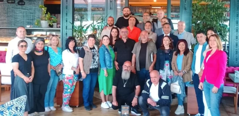 17172433242052135965